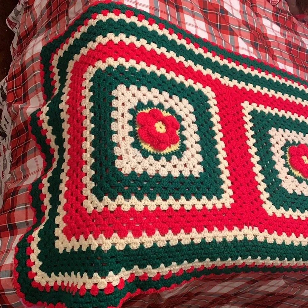Gorgeous Vintage Granny Square Crocheted Christmas Throw Blanket Sofa Quilt